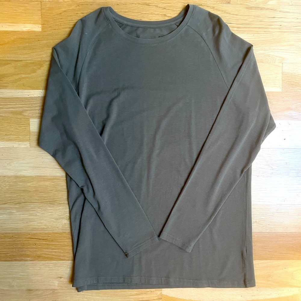 Alphalete long sleeve shirt size large Green